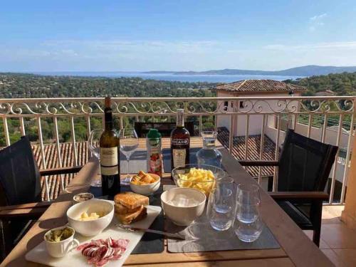 Appartement vue mer sur St Tropez - piscine Grimaud france