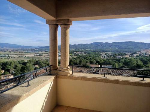 Appartement vue panoramique au domaine et golf de pont royal Mallemort france