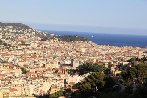 Appartement vue panoramique avec piscine pour 6 personnes à Nice quartier Pessicart Nice france