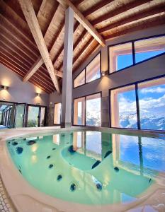 Vue panoramique sur les montagnes plein Sud - T2 Skis aux pieds, Piscine, Jacuzzi