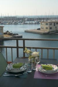 Vue port et mer, centre-ville, au calme, garage