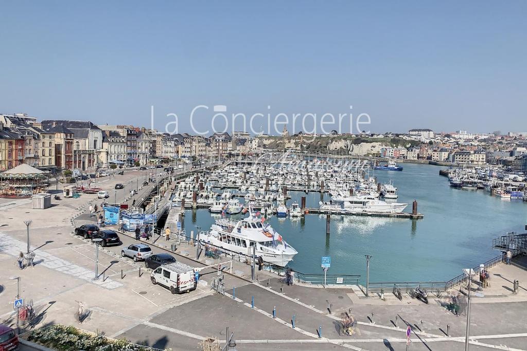 Vue sur le Port de Dieppe 15 Arc de la Poissonnerie, 76200 Dieppe