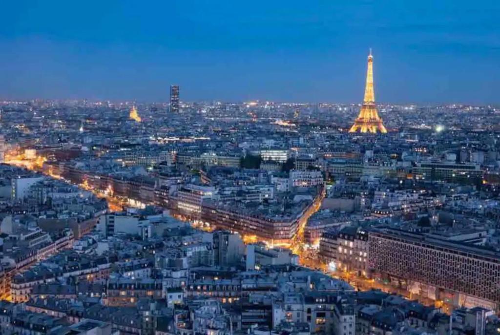 Vue Tour Eiffel - Arc de Triomphe - 3 chambres 7 Rue Victor Hugo, 92300 Levallois-Perret