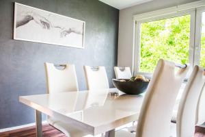 Wagner Stays - Luxus Suite Modern Apartment in a Restorative Little Town