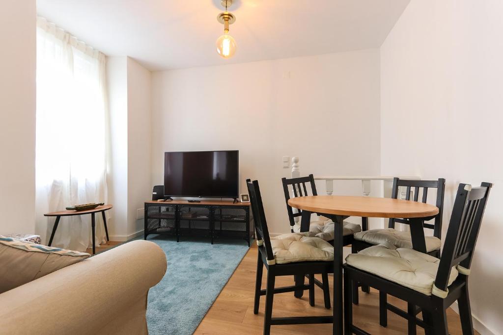 Wal Apartments- 3 bedrooms with parking space Avenida General Roçadas Vila Candida 12 R/c Esq, 1170-162 Lisbonne