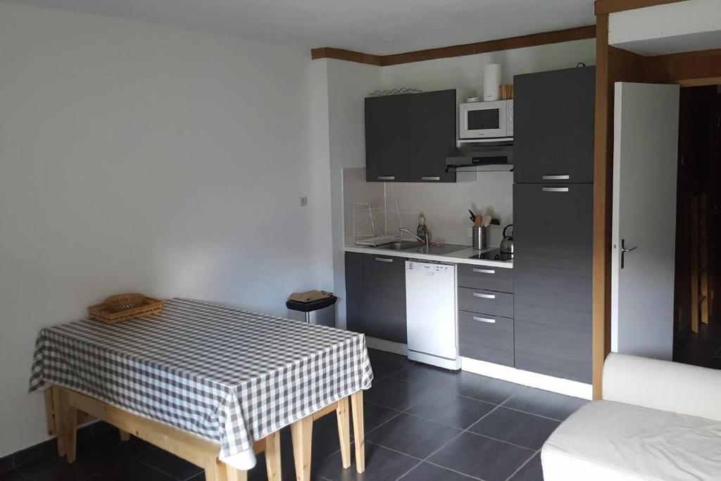 Warm 18m ideal for couple in Paris