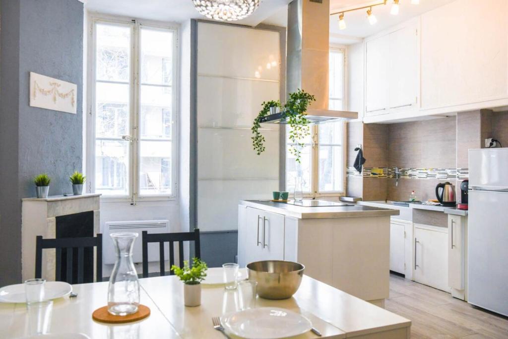 Warm accommodation for 2 people - Paris 11