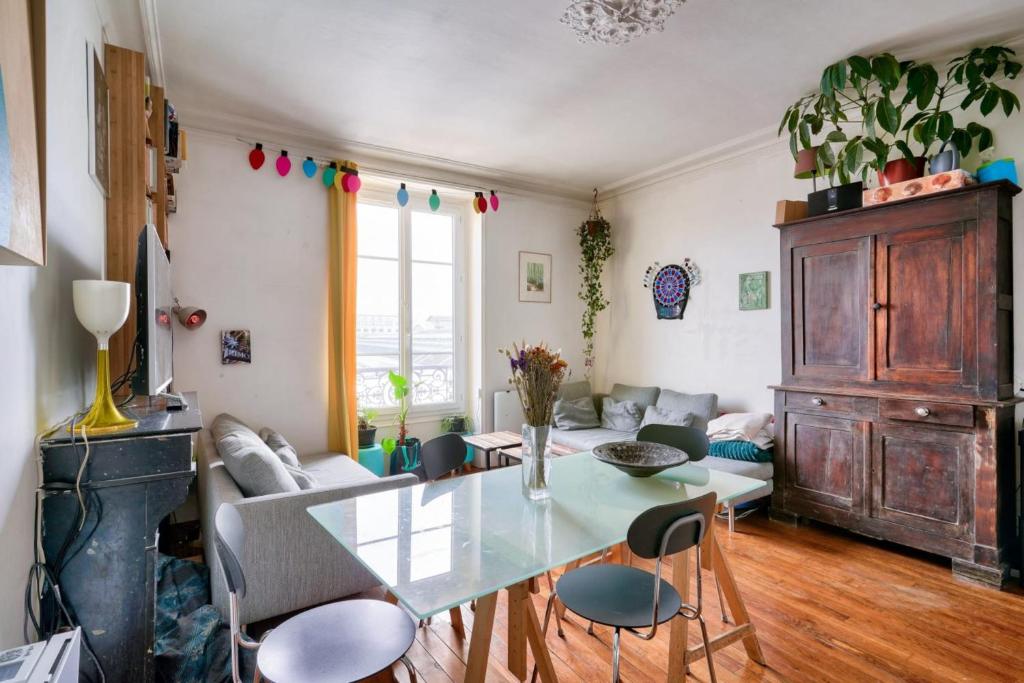 Warm and bright apartment in Paris 10 25 Rue d'Alsace, 75010 Paris