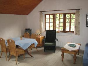 Warm apartment in a small complex with cosy beer garden and small brown cafe