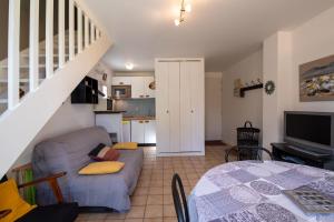 Warm apt between the centre and the seafront