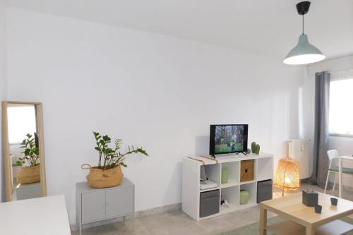 Warm Studio \