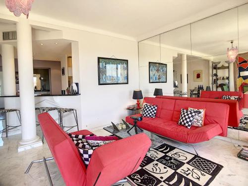 Wdf 2 bedrooms locate at the tip of the Croisette