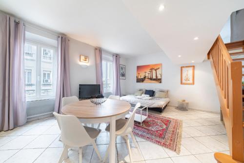 Wdf duplex one bedroom heart of Cannes