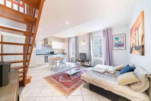 Wdf duplex one bedroom heart of Cannes