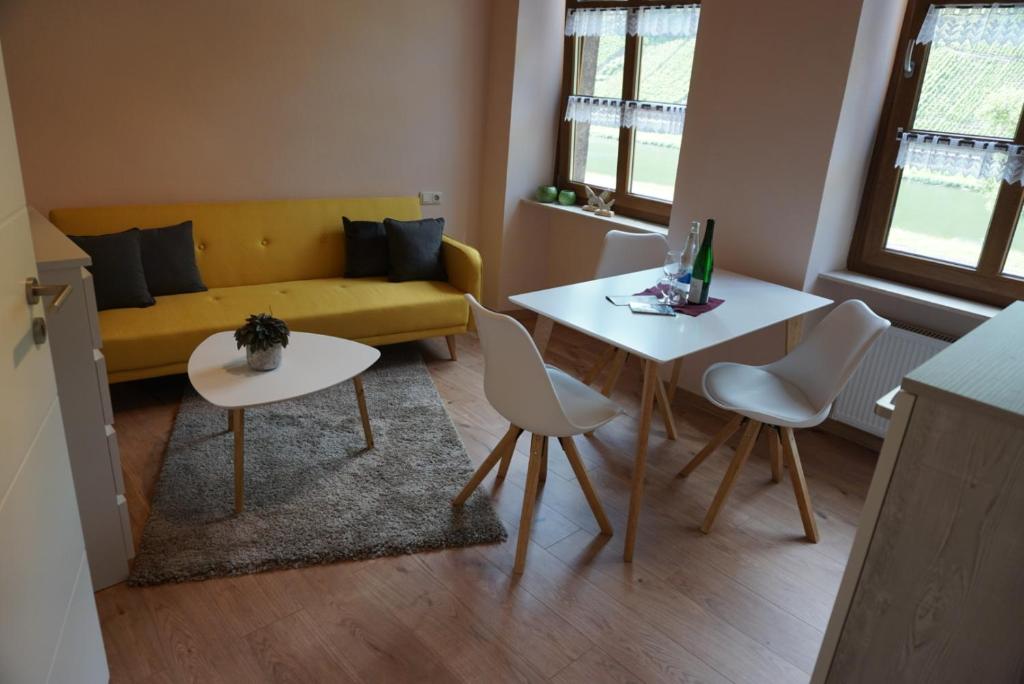 Appartement Weingut Göbel-Schausten Moselstraße 36 56814 Ernst