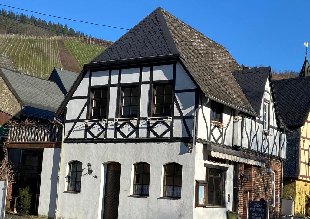 Weingut Krupka Riverside Moselweinstraße 16, 54536 Kröv