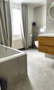 WEINHOF Winningen Traumwohnung im „La Mosel•