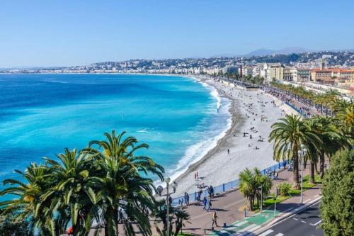 Welcome to Matteo's Bar - Place Massena 5min beach