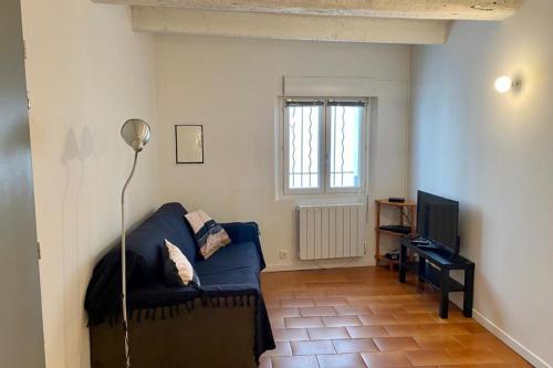 Well appointed studio near downtown