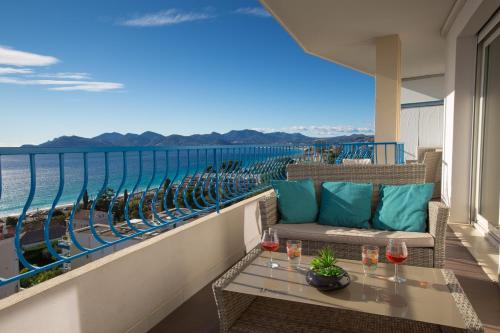 Western Cannes - Panoramic View