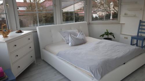 Whirlpool, Fußbodenheizung, Nintendo NES, Netflix, Wintergarten & Workspace