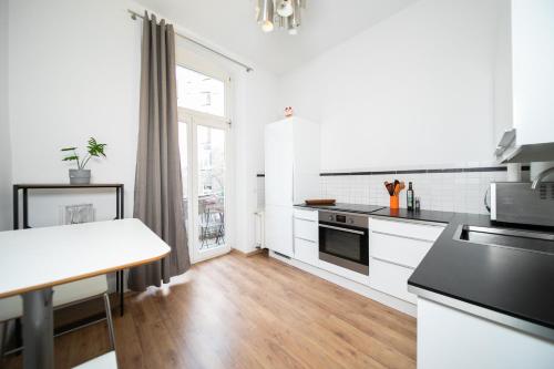 WHITE 60 QM Apartment - Zentral - Balkon - Messe