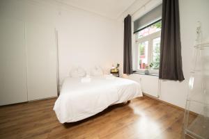 WHITE 60 QM Apartment - Zentral - Balkon - Messe