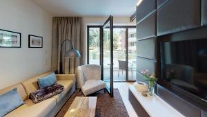 White Pearl Apartment 0.08