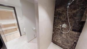 White Pearl Apartment 1.03