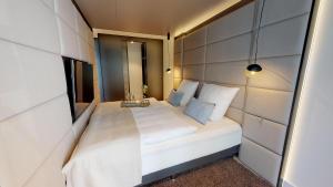 White Pearl Apartment 2.12