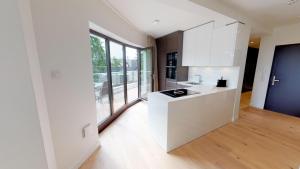 White Pearl Apartment 3.01
