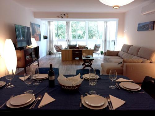 white pearl apartment central confy spacious