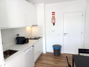white pearl apartment central confy spacious