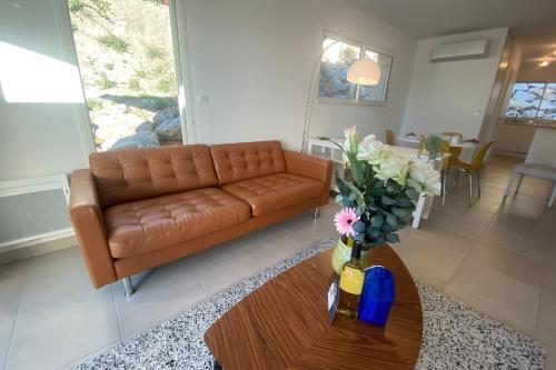 White Rock - P3 Terrace and Parking - City centre