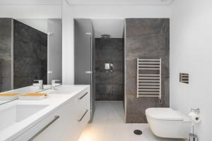 WHome @The Boulevard Prime Location w/ AC & Elevator