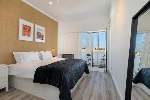 WHome Central Top Floor w/Lift & AC Great for R. Workers & Digital Nomads