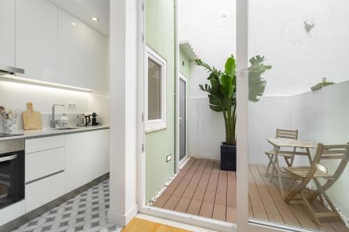 WHome Chic 1-bed w/ Patio perfect to explore Lisbon