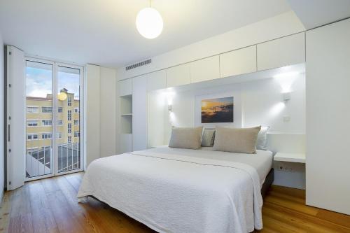 WHome City View Penthouse Luxurious Living in Lisbon w/ Parking, AC & Elevator