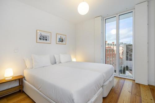 WHome City View Penthouse Luxurious Living in Lisbon w/ Parking, AC & Elevator