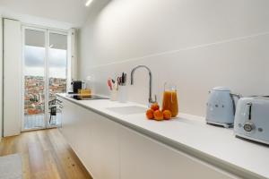 WHome City View Penthouse Luxurious Living in Lisbon w/ Parking, AC & Elevator