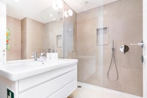 WHome | CSA18 Premium Design Apartment
