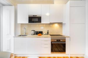 WHome Intendente Modern 1-Bed w/ Lift & AC in Top Notch Location