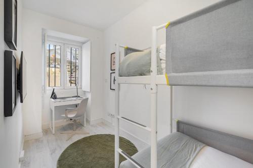 WHome Lisbon's Best Kept Secret: 2-Bed w/AC & Patio
