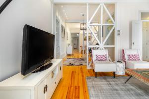 WHome Luxury Stay in Prime Location w/ AC, Lift & Private Patio