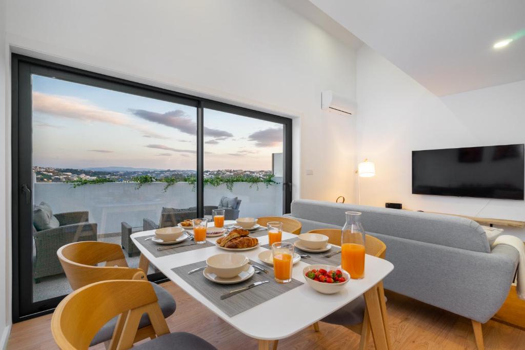 Appartement WHome Riverside View Premium Apartment w/ AC & Terrace 1461 Rua do Freixo C314 4300-220 Porto