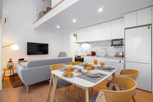 WHome Riverside View Premium Apartment w/ AC & Terrace
