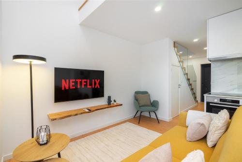 WHome Riverside View Premium Apartment w/ AC & Terrace