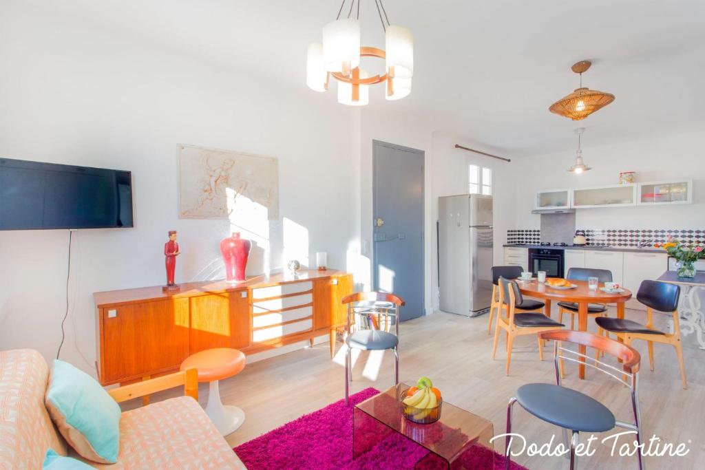 Wide 2 bedroom with terrace - Dodo et Tartine 7 traverse Michelet 1er étage de la maison blanche, 83400 Hyères