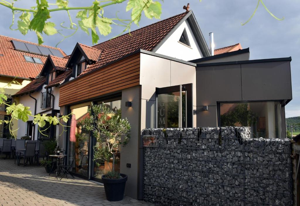 Winzerhof & Weincafe Gümpelein 71 Hüttenheim, 97348 Willanzheim