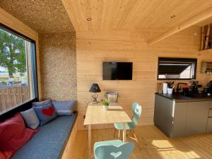 WiNZiG Wohnen Tiny House SKADI am Weserstrand